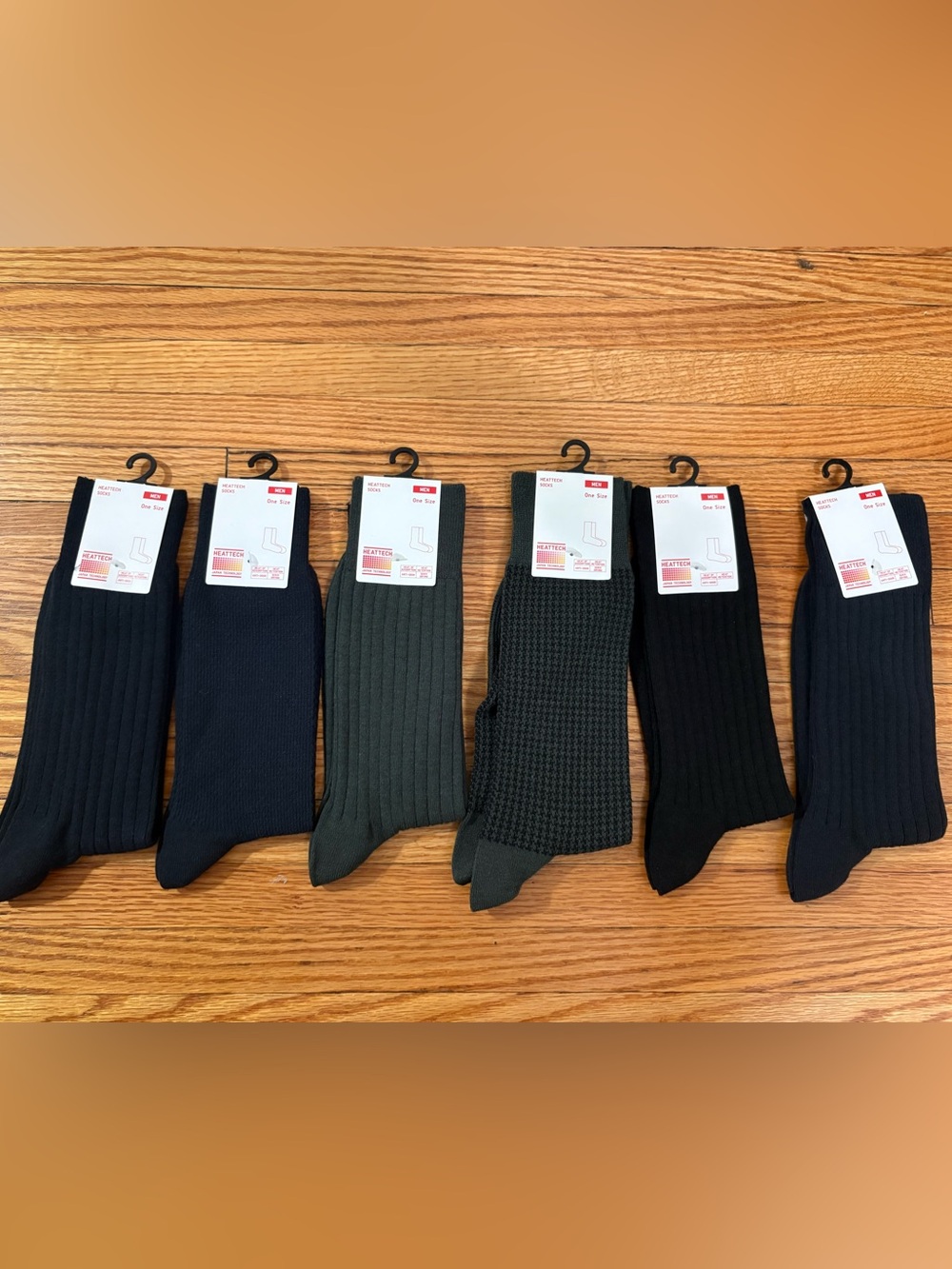 NWT LOT of 6 Uniqlo Heattech Dress Socks